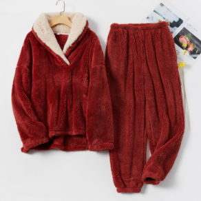 WOLFF Night Fleece Women's Pajama Set (One Set)