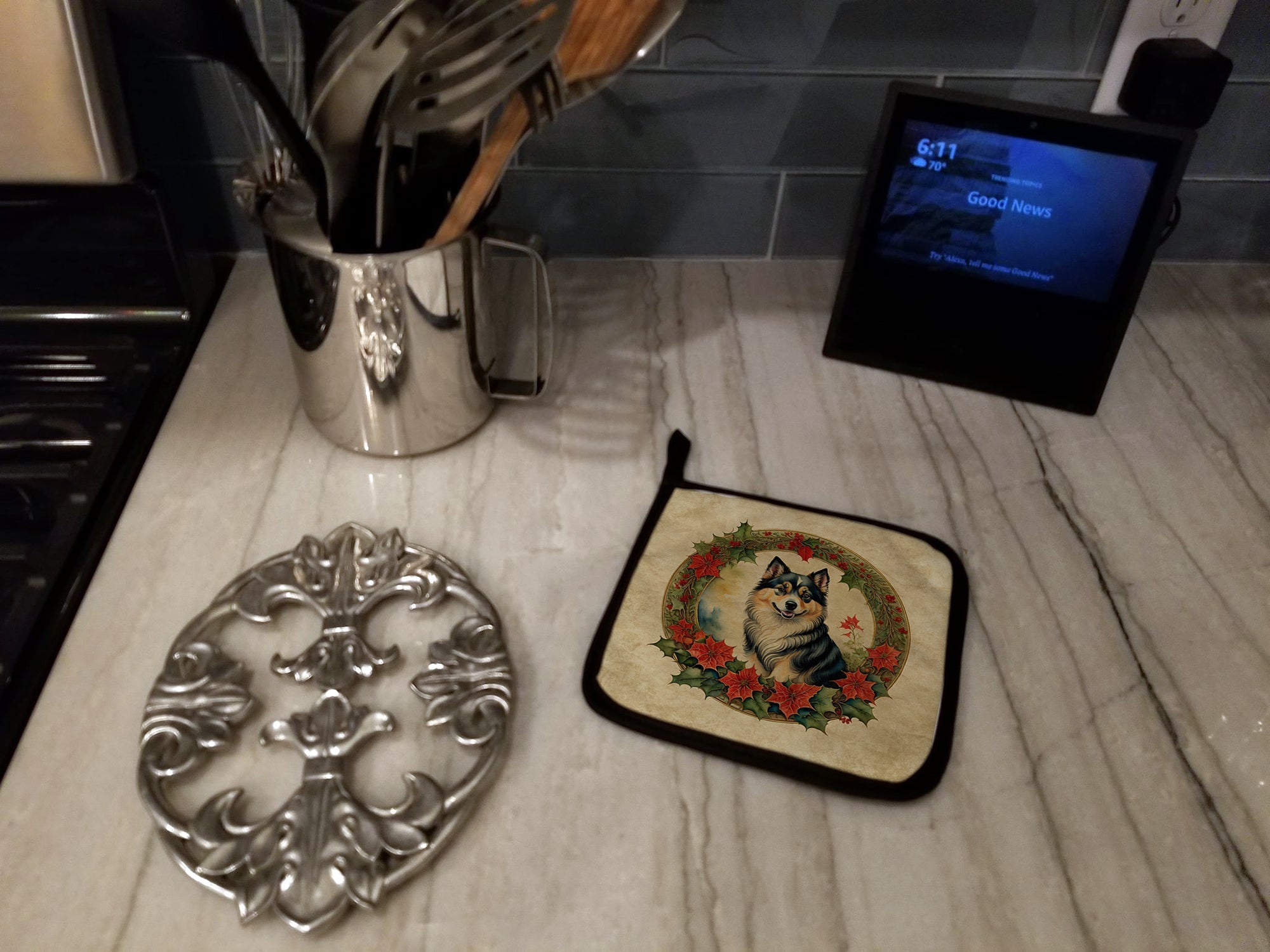 Finnish Lapphund Christmas Flowers Pair of Pot Holders