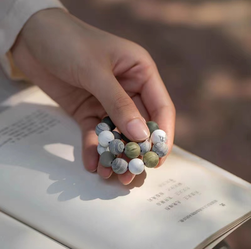 White Turquoise Stone Beaded Bracelet