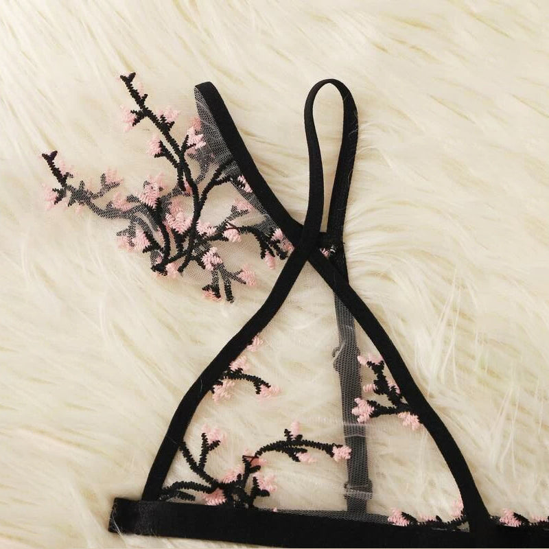 2020 Sexy Lingerie Set with Embroidered Lace Details