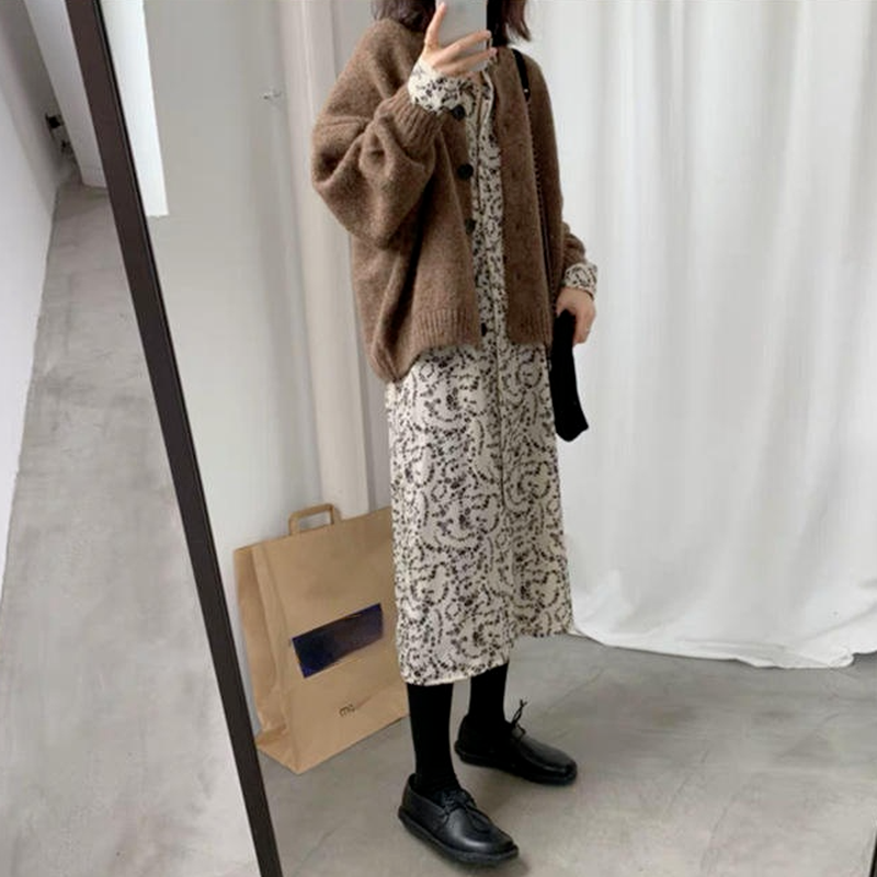 Minimalist Women's Cardigan - Chic Autumn Style