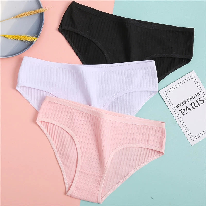 Cute Ladies' Low Waist Breathable Cotton Panties