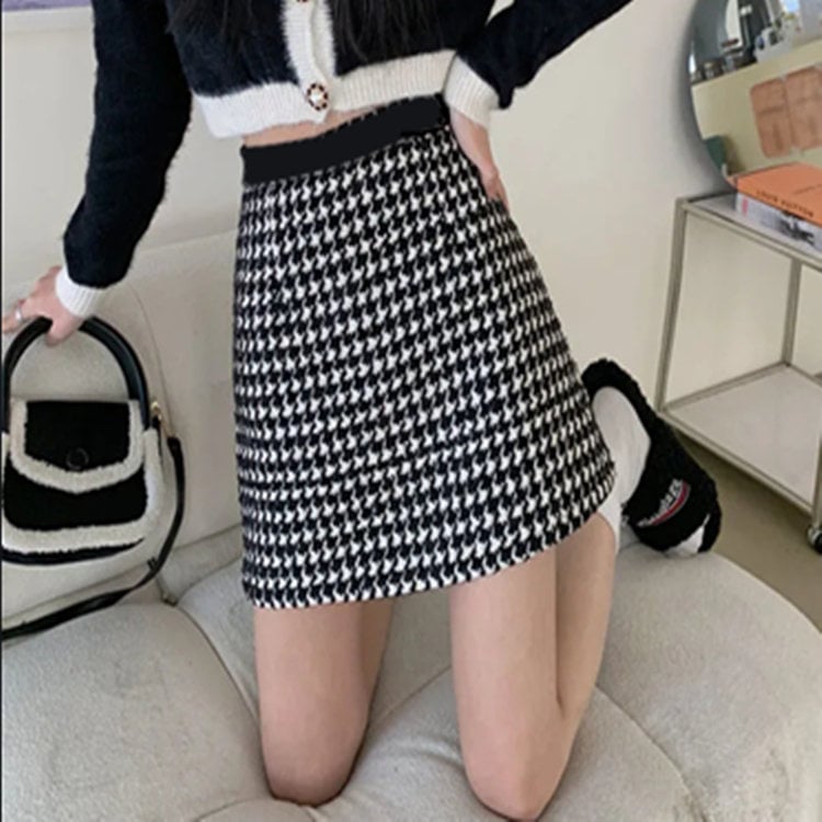 Wool Skirt Exuding Femininity and Fashion