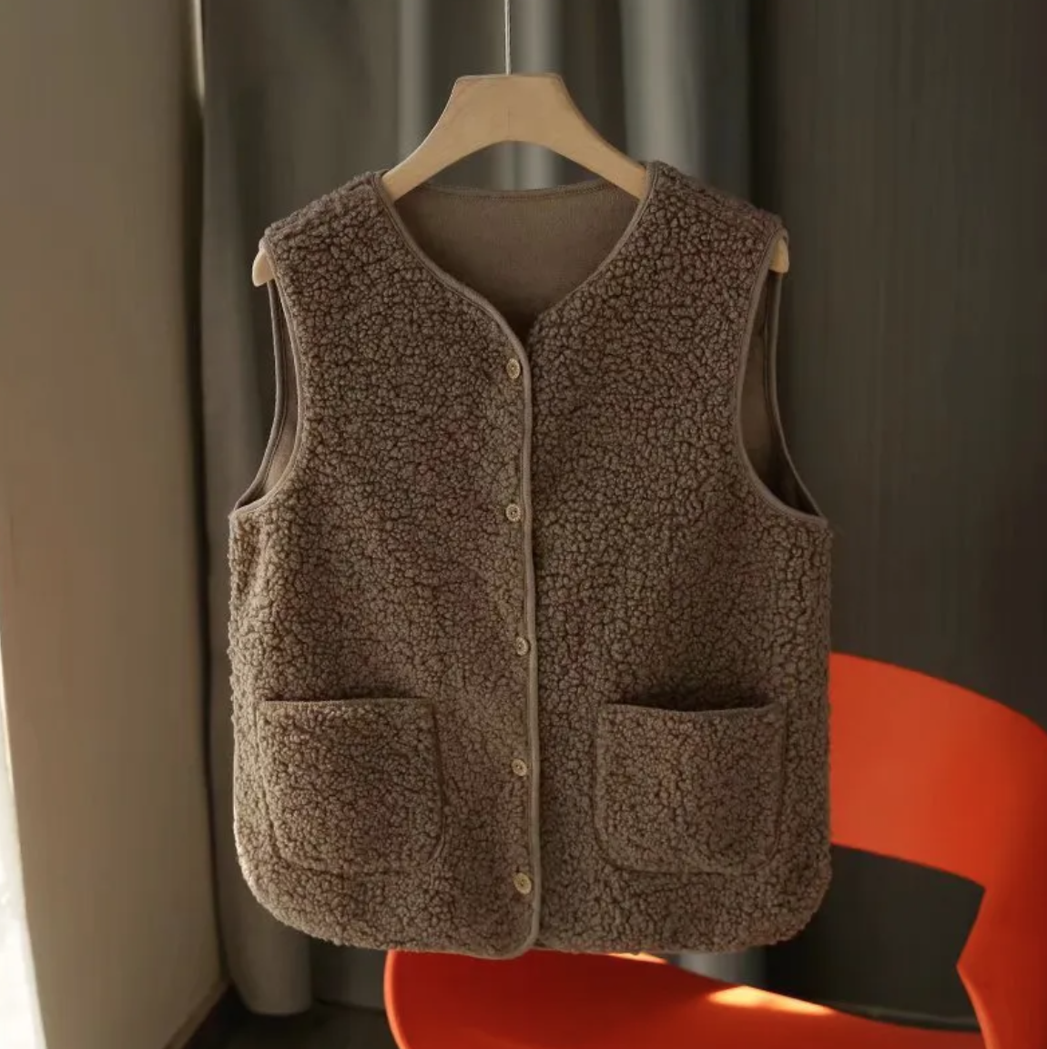 Women's Lambswool Fur Vest - Integrated Lamb Wool Design