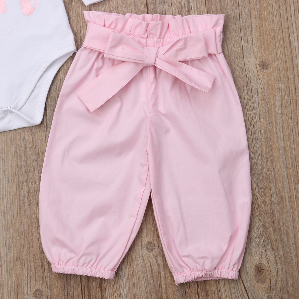 Love Mom Outfit Set with Bodysuit, Pants, and Headband