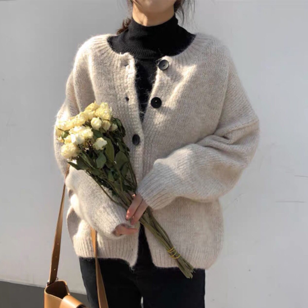 Minimalist Women's Cardigan - Chic Autumn Style