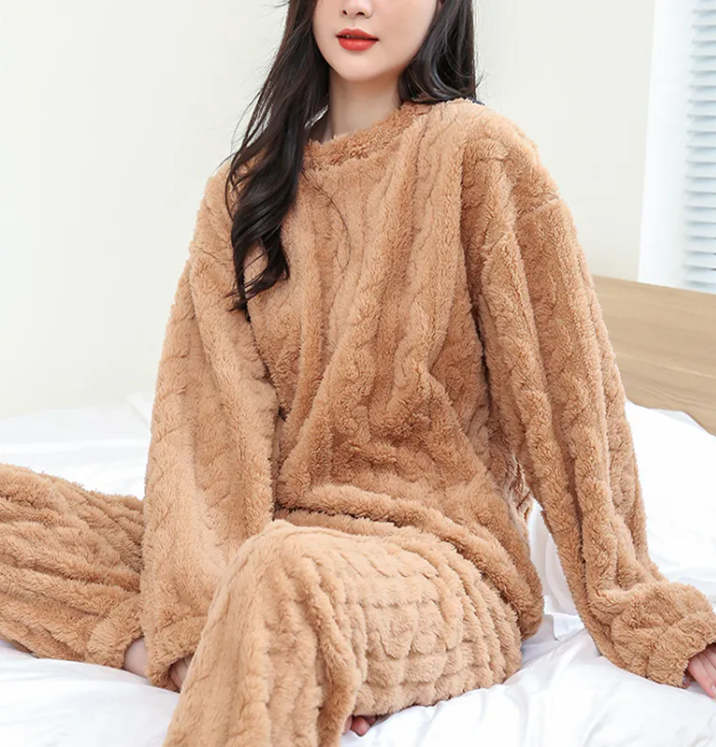 Winter Coral Velvet Pajama Set – Warm Pullover & Pants | Streetwear