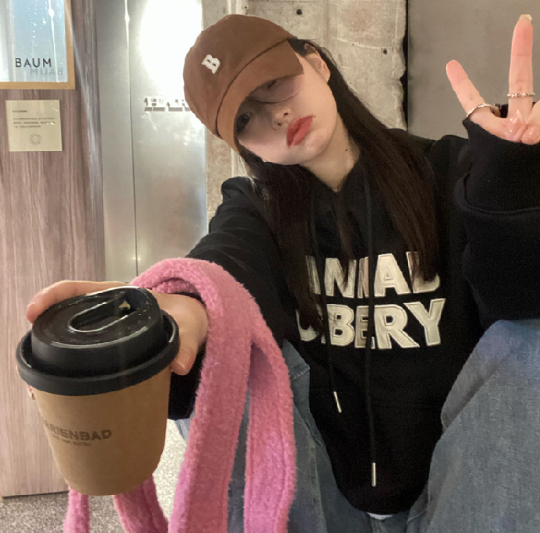 High-Quality Hooded Sweater for Women with Niche Design