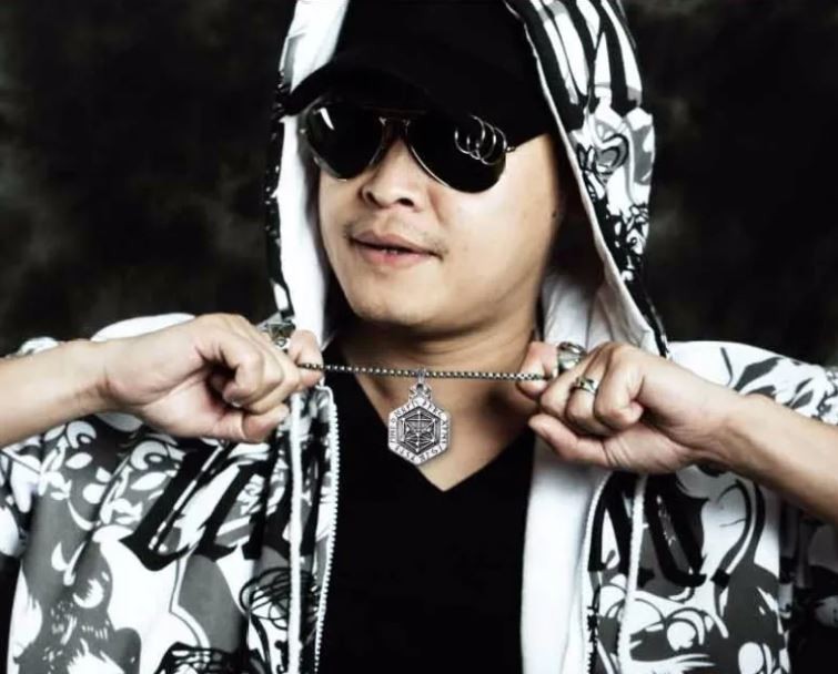 Men's Punk Hip Hop Student Pendant Vintage Sweater Chain