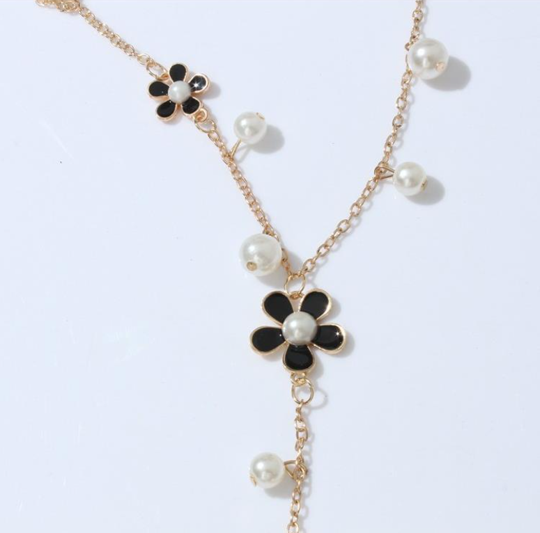Five Petal Flower Pearl Sweater Chain
