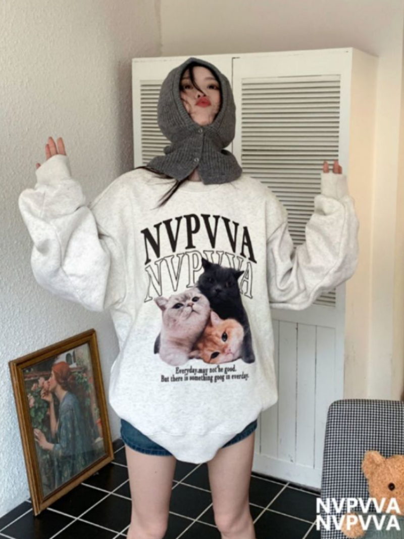 Kawaii Cat Graphic Pullover - Vintage Streetwear Top | Streetwear