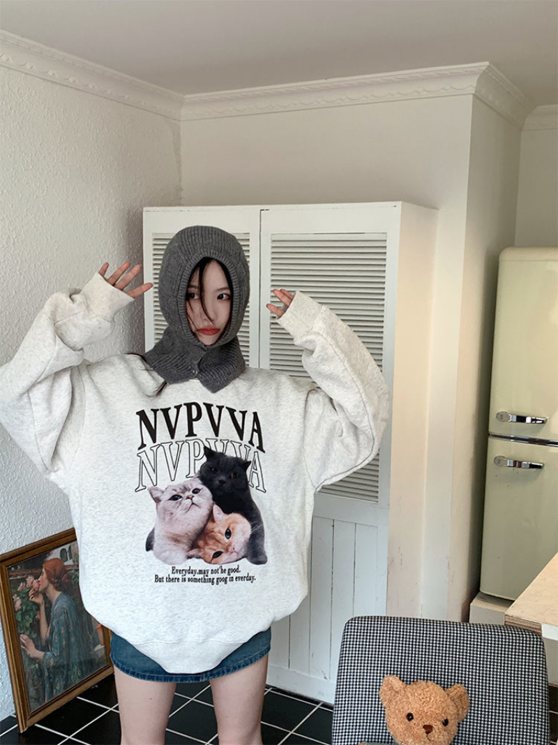 Kawaii Cat Graphic Pullover - Vintage Streetwear Top | Streetwear