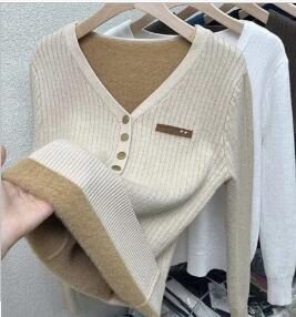 Women's Buttoned Fleece Sweater (One Piece)