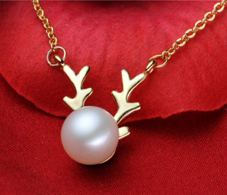 Christmas Gift Silver Necklace with Reindeer Pendant