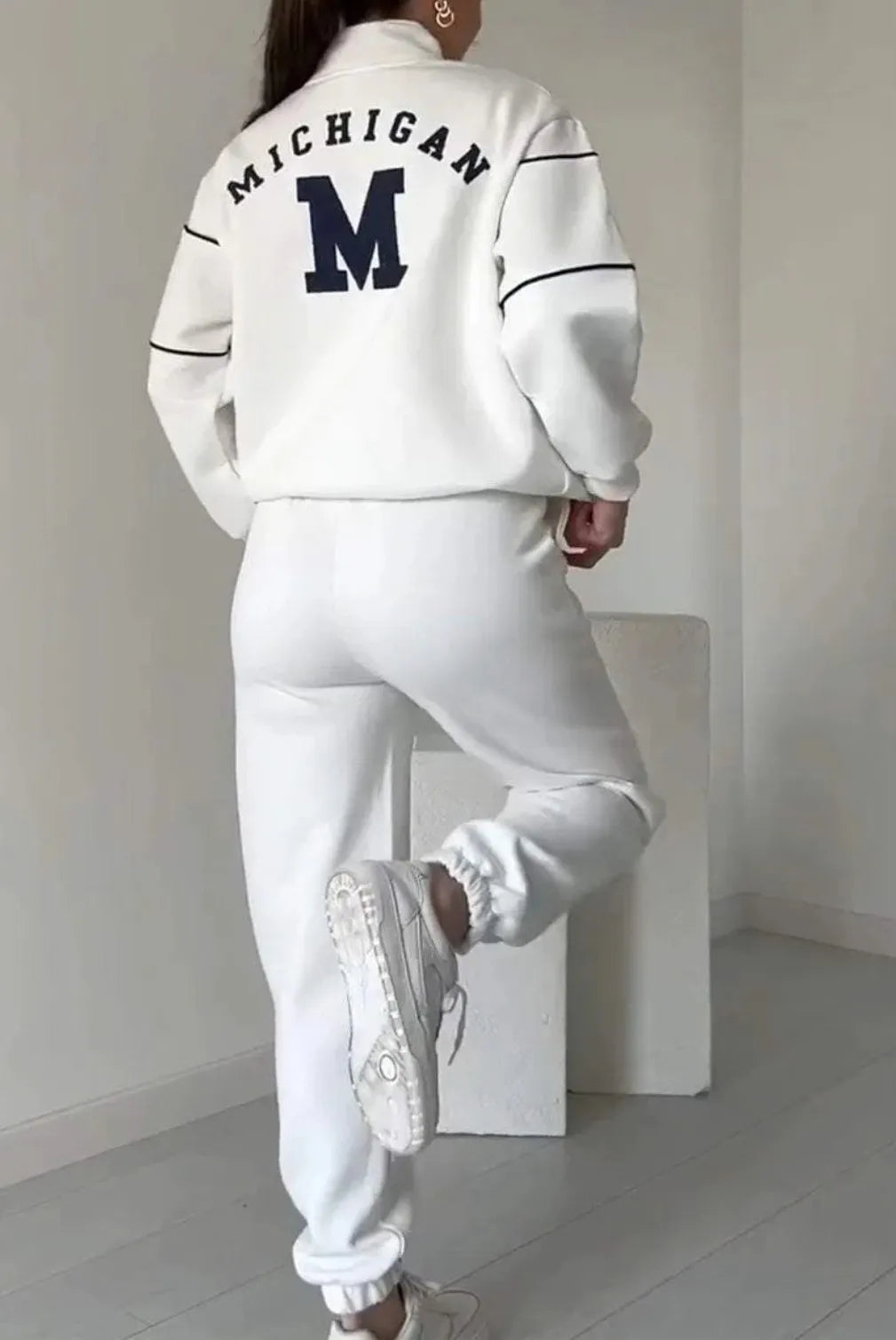 Women's Lounge Set: Pullover & Sweatpants | Streetwear