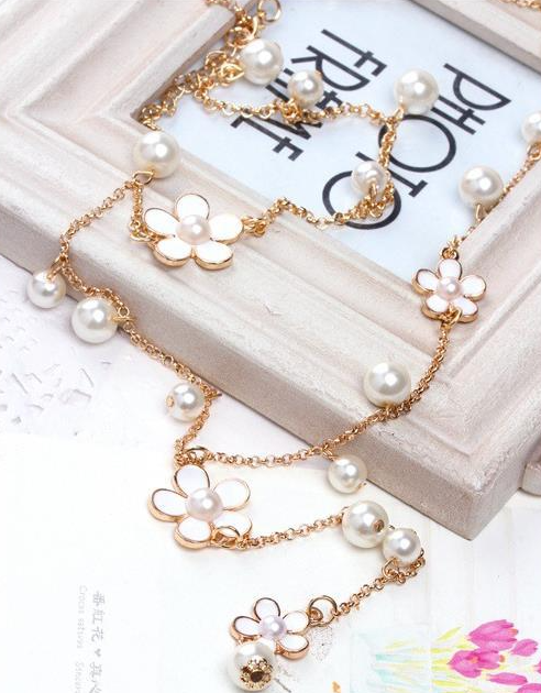 Five Petal Flower Pearl Sweater Chain