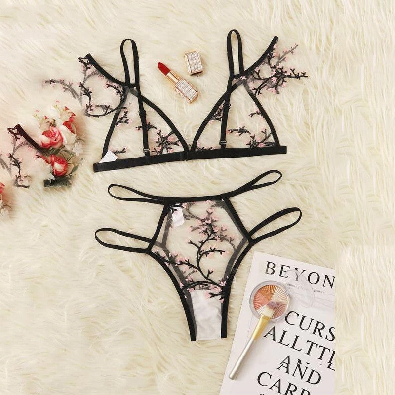 2020 Sexy Lingerie Set with Embroidered Lace Details