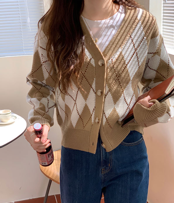Contrast V-neck Knit Sweater in College Style