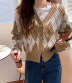 Contrast V-neck Knit Sweater in College Style