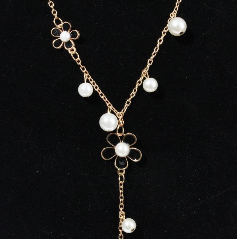 Five Petal Flower Pearl Sweater Chain