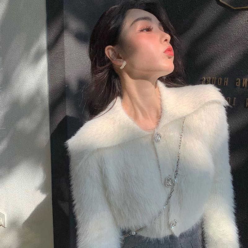 White Short Knit Cardigan with Fur Collar and Cuffs
