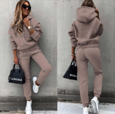 Women's Hooded Sweatshirt & Jogger Set | Stylish Sports Suit for Active Lifestyles