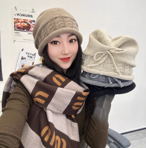 Women's Winter Pullover with Drawstring Warm Hat | Streetwear
