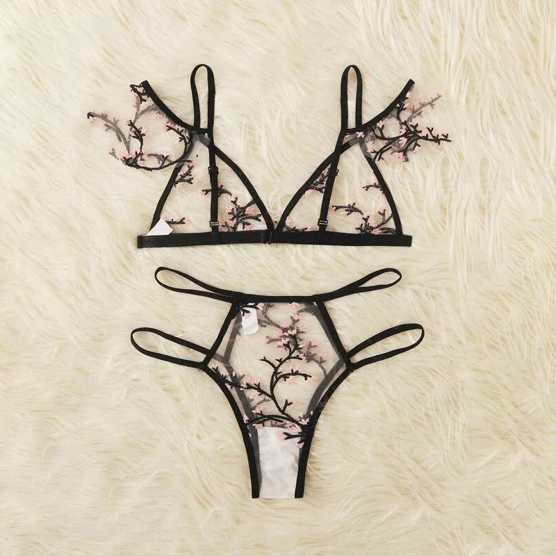2020 Sexy Lingerie Set with Embroidered Lace Details