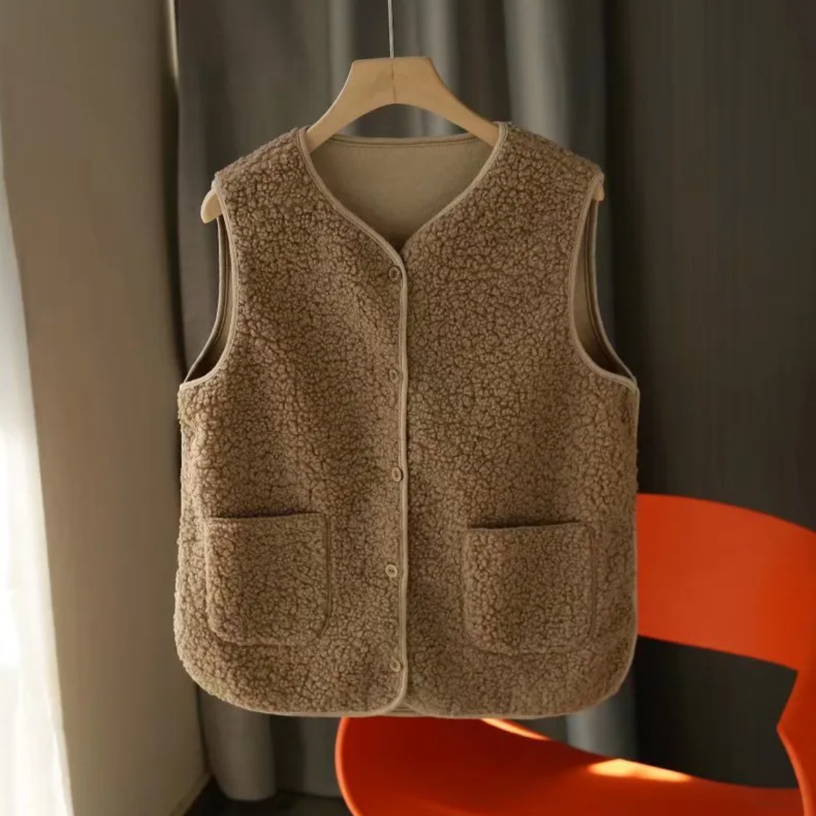 Women's Lambswool Fur Vest - Integrated Lamb Wool Design