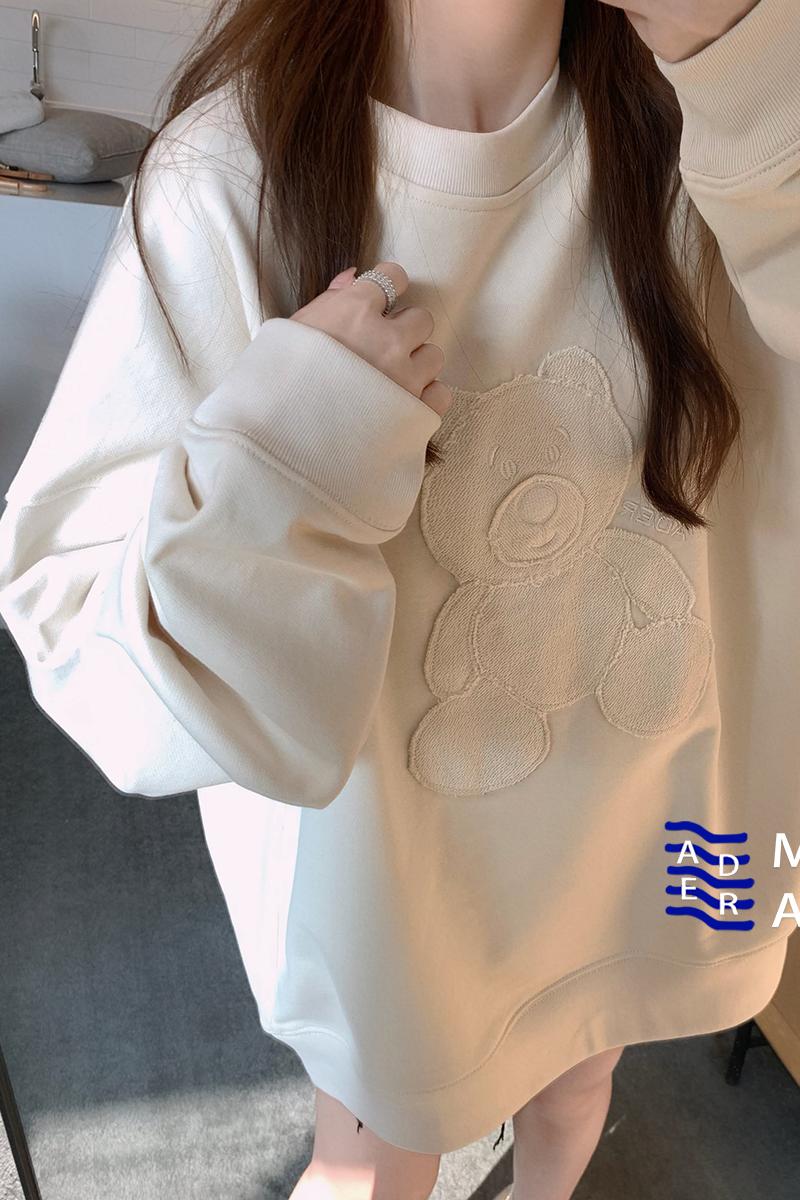 2023 Women's Oversized Bear Sweatshirt - Trendy Design | Streetwear