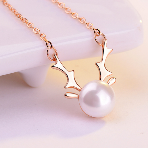 Christmas Gift Silver Necklace with Reindeer Pendant