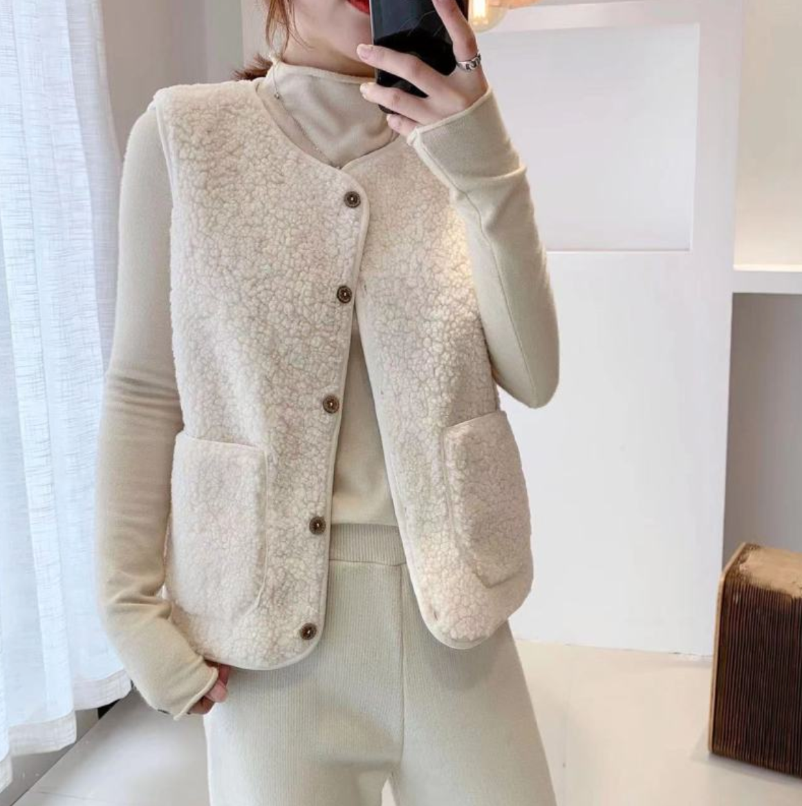 Women's Lambswool Fur Vest - Integrated Lamb Wool Design