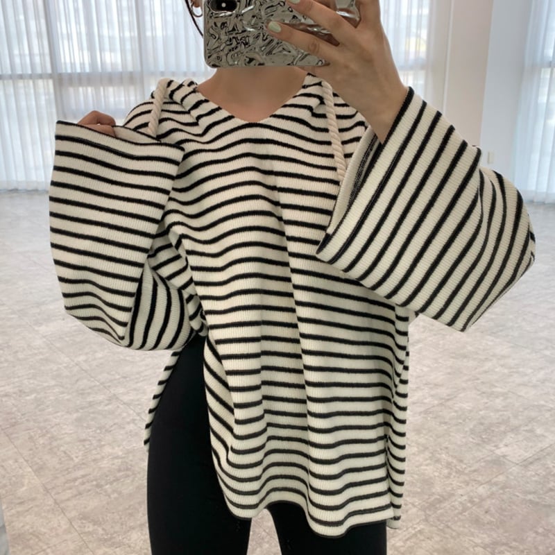 Women's Long Sleeve Pullover Sweatshirt with Side Slits | Streetwear